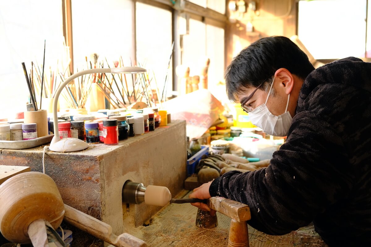 8代目のこけし工人・平賀輝幸さん