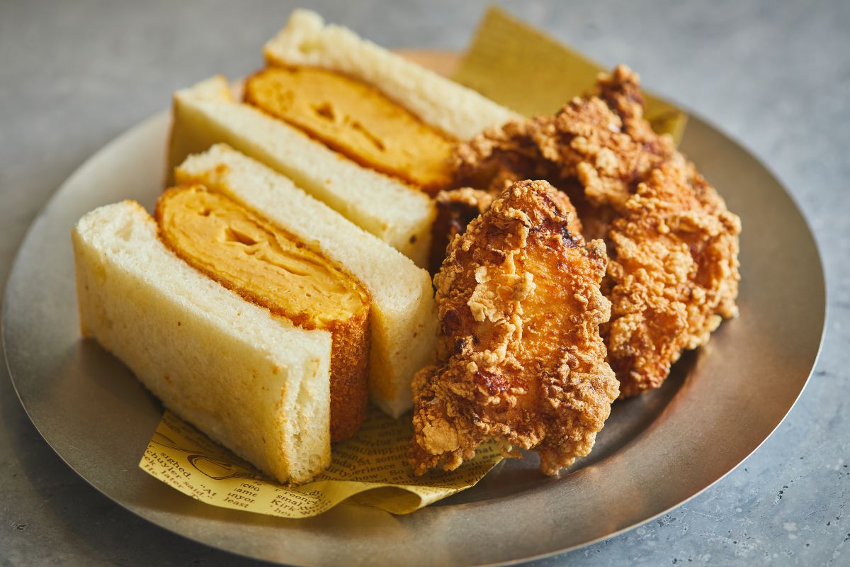 だし巻きカツサンドとフライドチキン 1500円