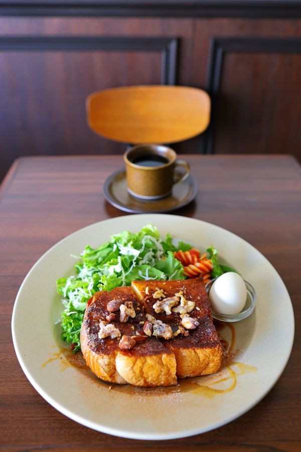 いつでもモーニング くるみとキャラメル バターシナモン500円＋コーヒー437円