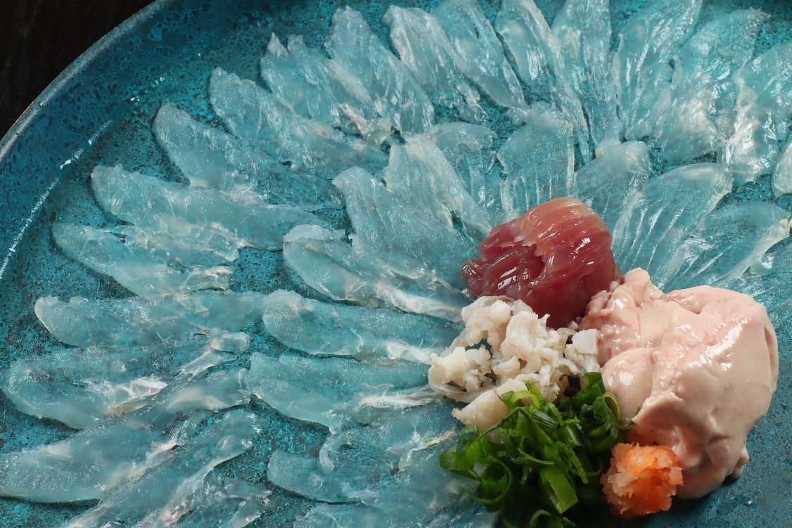 ウマヅラハギ薄造り0人前0000円（写真は0人前）