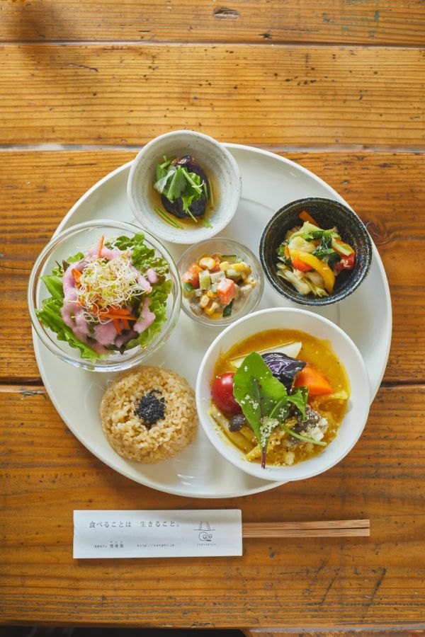 日替わり健康ごはん990円（＋220円でLサイズあり）