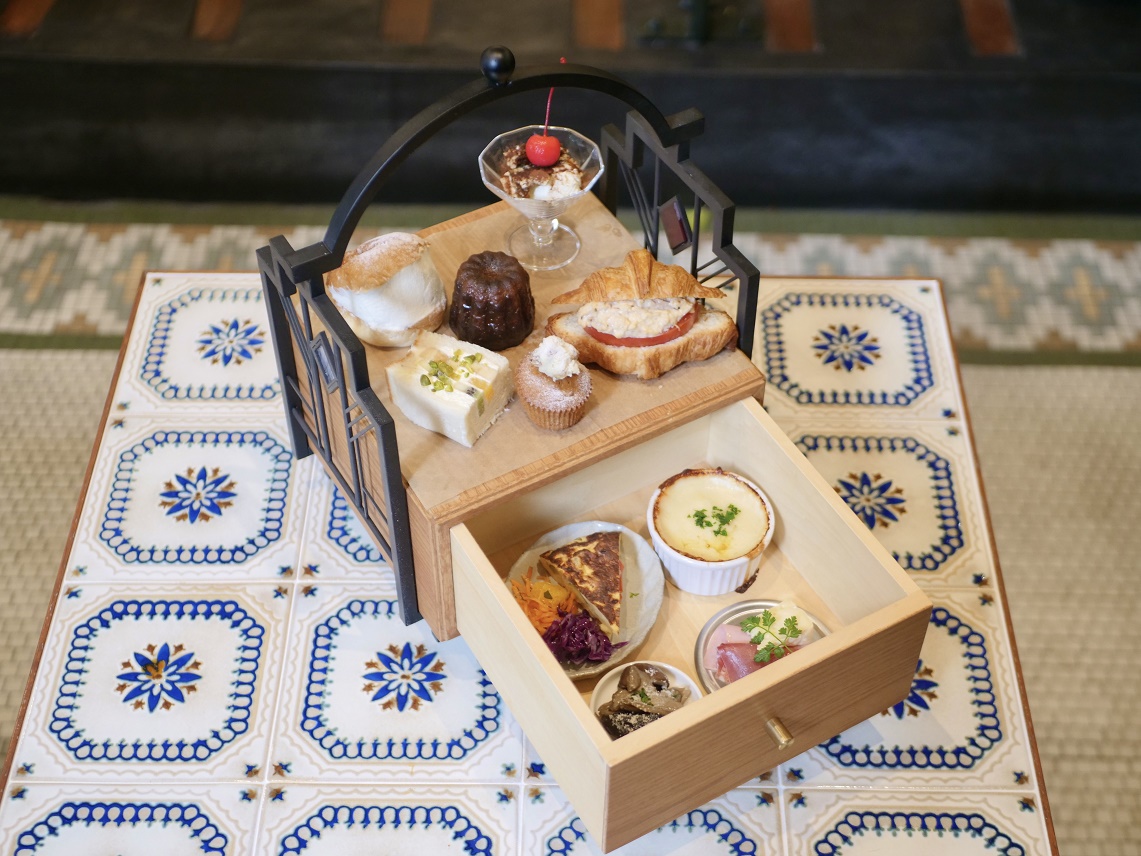 アフタヌーンティー　2800円（1日10セット限定、カフェタイム限定）