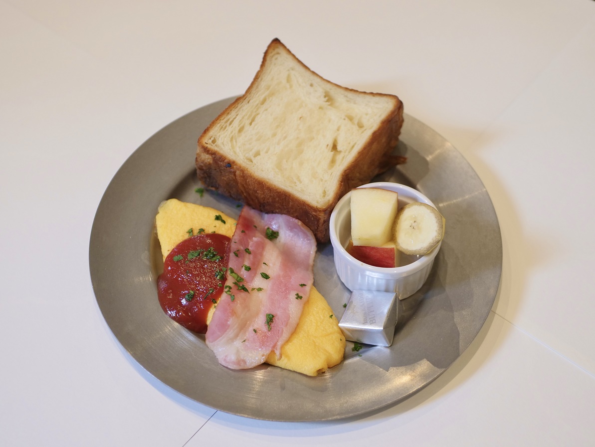 トースト　900円（ドリンク付き、モーニング限定）