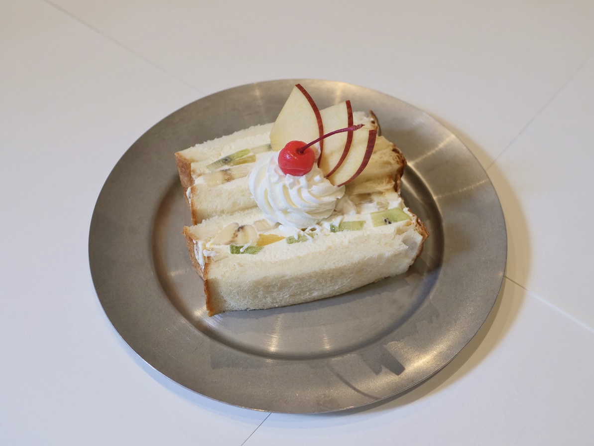 フルーツサンド　1000円（ドリンク付き。モーニング限定）