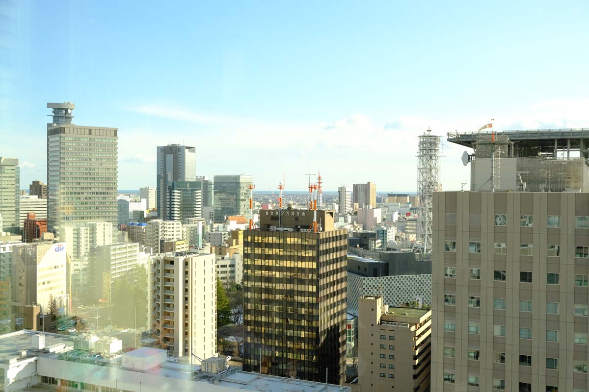 県庁舎の18階からは遠くに太平洋も見渡せる