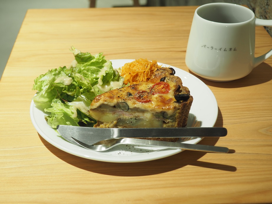 11時30分～14時のランチタイムは「キッシュランチ」（1000円）がおすすめ。サラダとドリンクが付く。キッシュ単品は530円