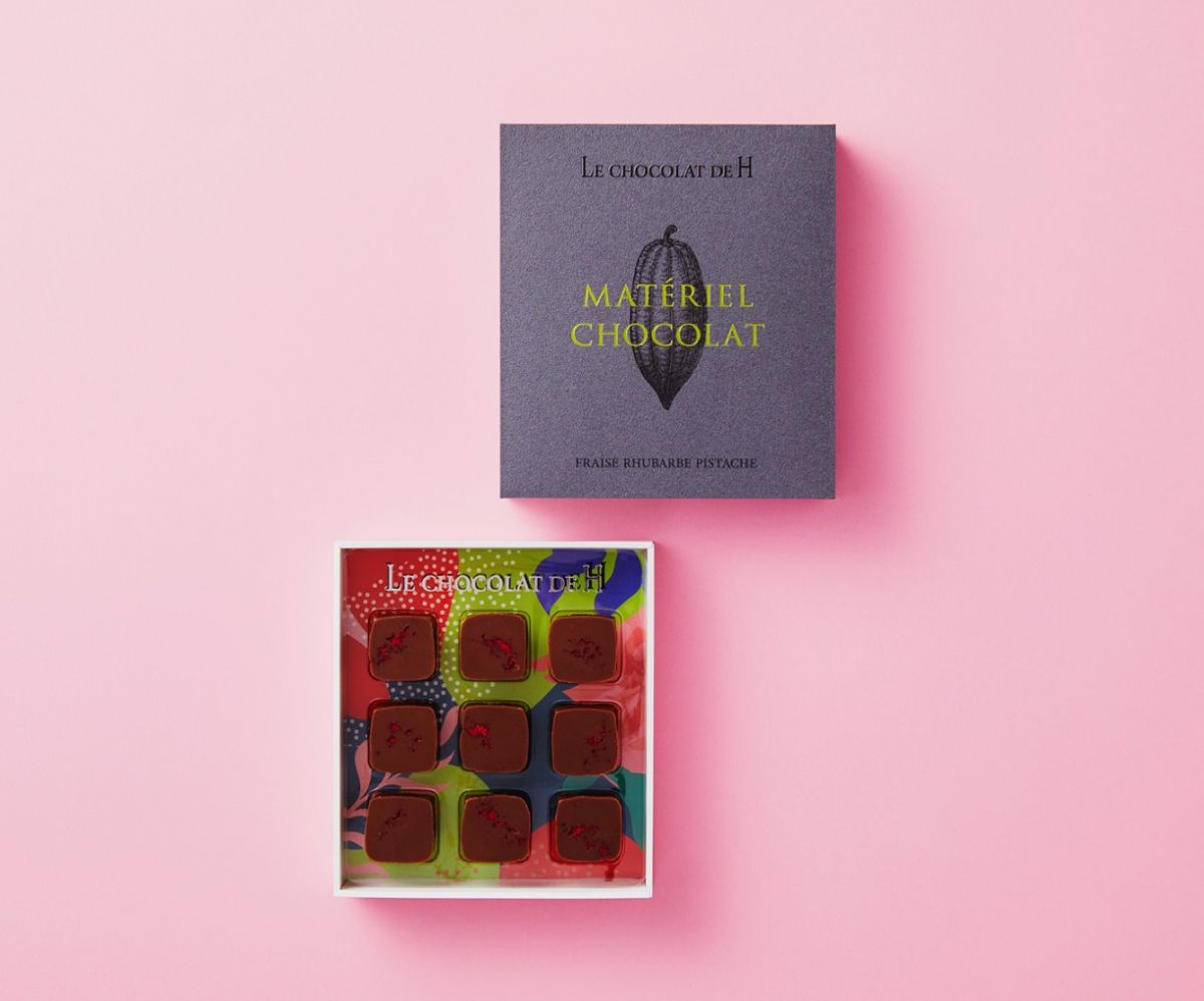 ル ショコラ ドゥ アッシュ「MATÉRIEL CHOCOLAT FRAISE RHUBARBE PISTACHE （苺ルバーブピスタチオ）」2351円　※ネット販売あり