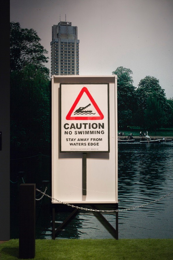 バンクシー『ノー・スイミング』