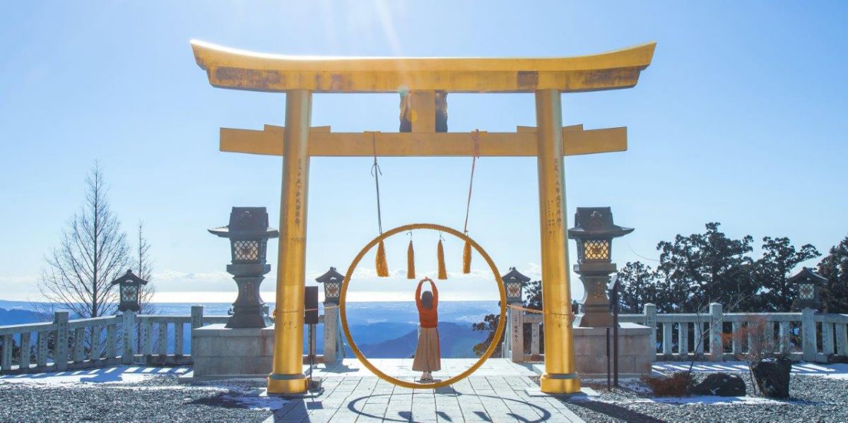 金ピカ鳥居に、巨大な天狗面、鳥肌モノの千年杉…。浜松市春野町はSNS映えするパワースポットだらけ！