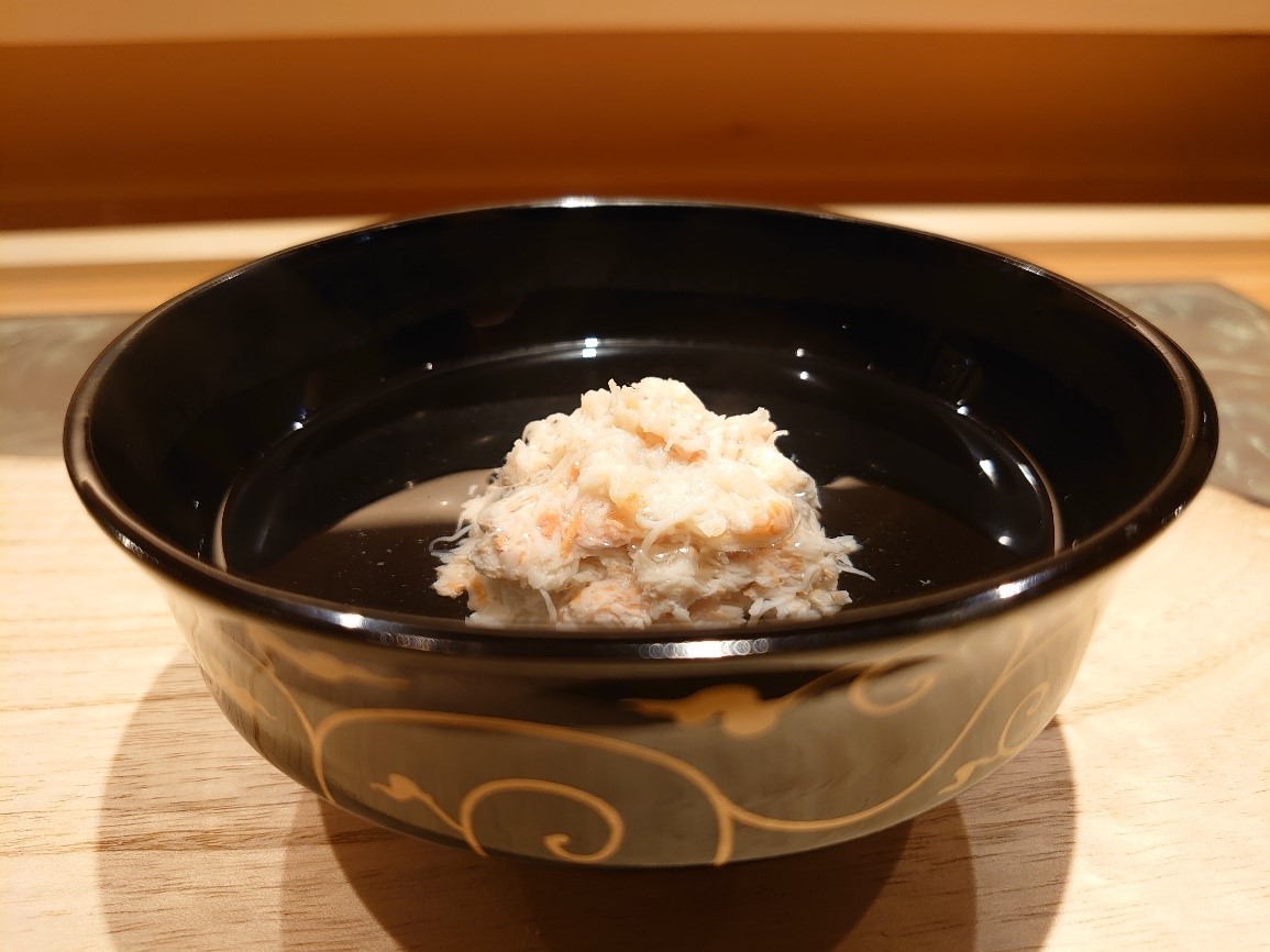 紅ズワイガニの椀物（会席料理7000円の一例）