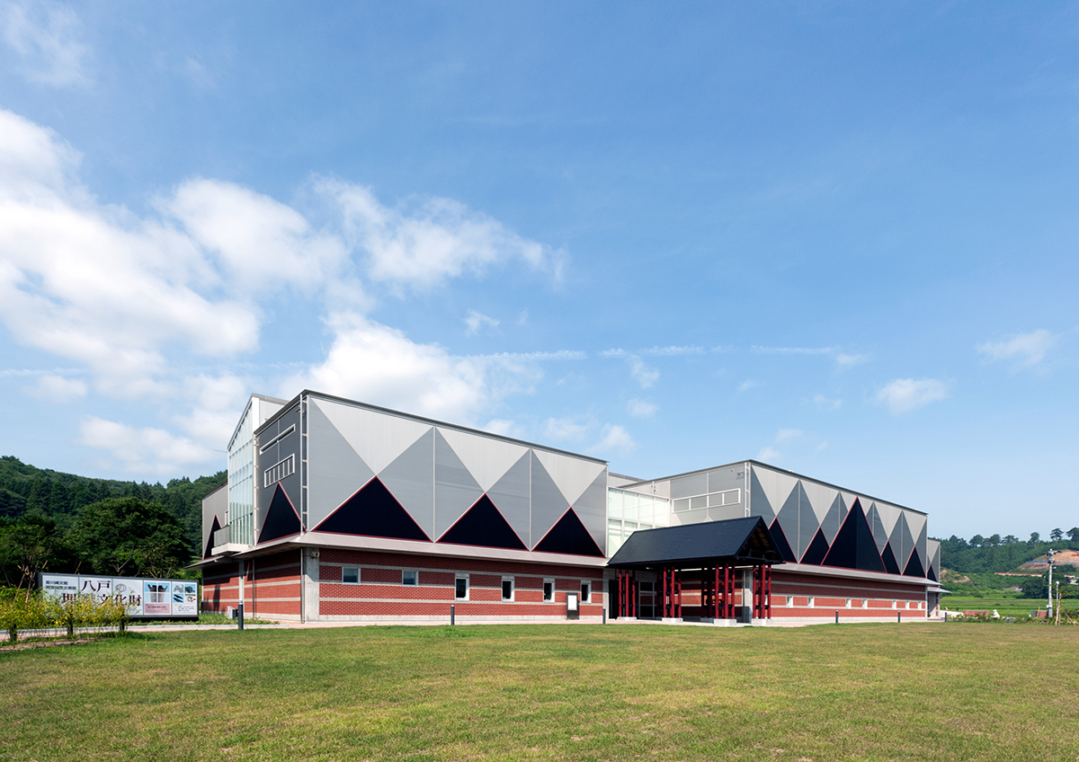 八戸市埋蔵文化財センター是川縄文館の外観