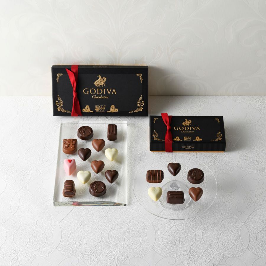 ＜ゴディバ＞「50周年アニバーサリー ヘリテージ リバイバル アソートメント」写真左）12粒入4320円、写真右）6粒入2160円　※三越伊勢丹限定
