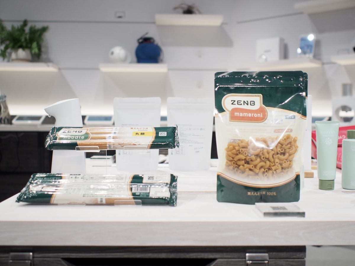 左から「ZENB noodle」、「ZENB mameroni」