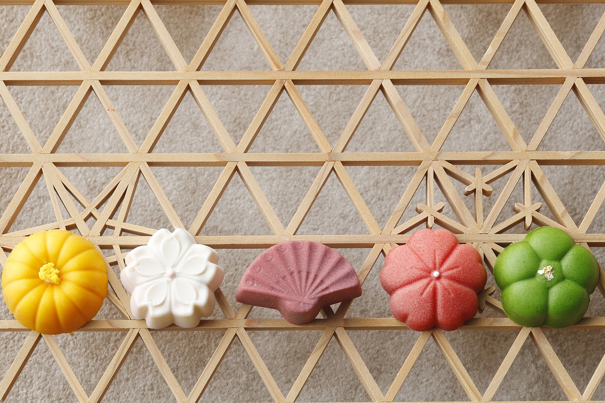 「京・みやこ」2300円　写真左から、蜜柑＆ヨーグルト、日本酒＆黒豆、紫蘇、あんず＆プラリネ、抹茶＆ごま