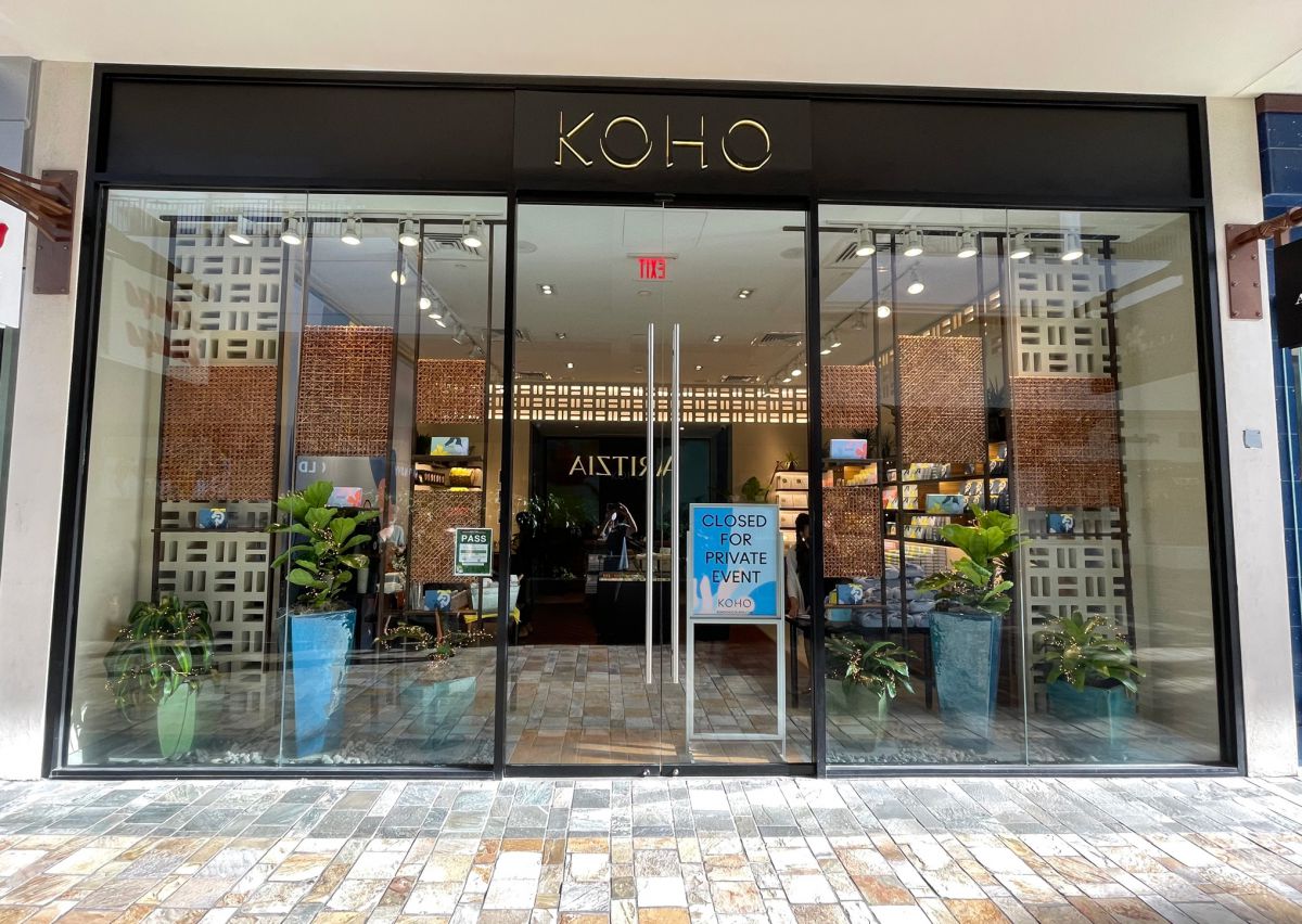 MARK&LONA  新品未使用　ハワイアラモアナ店 MARK & LONA】マーク＆ロナがハワイアラモアナ店でTHANKS