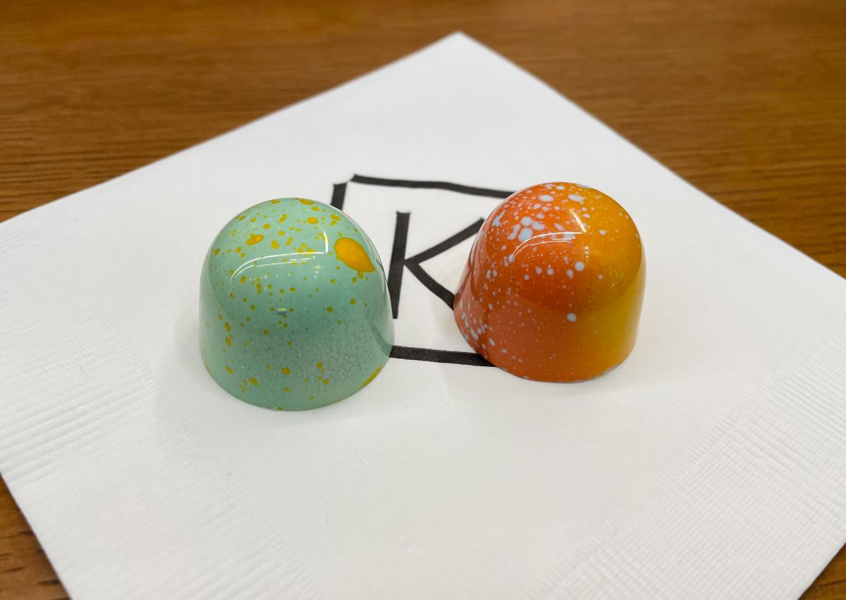 「マンゴージンジャーキャラメル」（左）と「リリコイキャラメル」（右）各$2.75