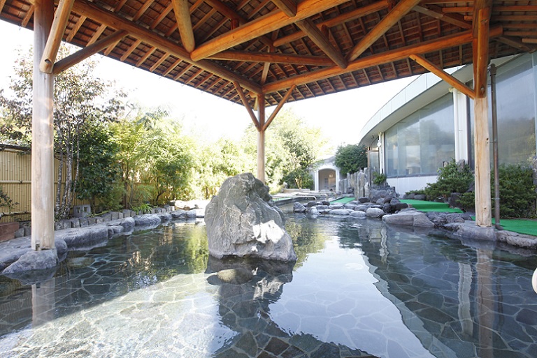 晴れた日は富士山が眺められる女性用露天風呂