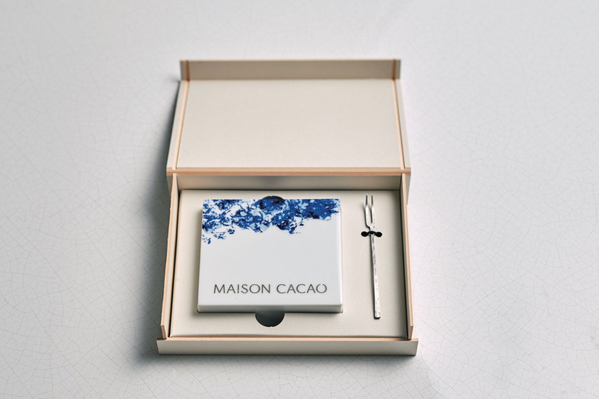 「伊万里焼 アロマ生チョコレート MAISON」（マスカット）11880円 　※数量限定、完売次第終了