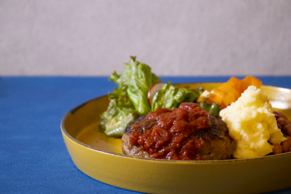 ランチ「ほんのちょっとだけ煮込む、ハンバーグ」ドリンクセット1300円