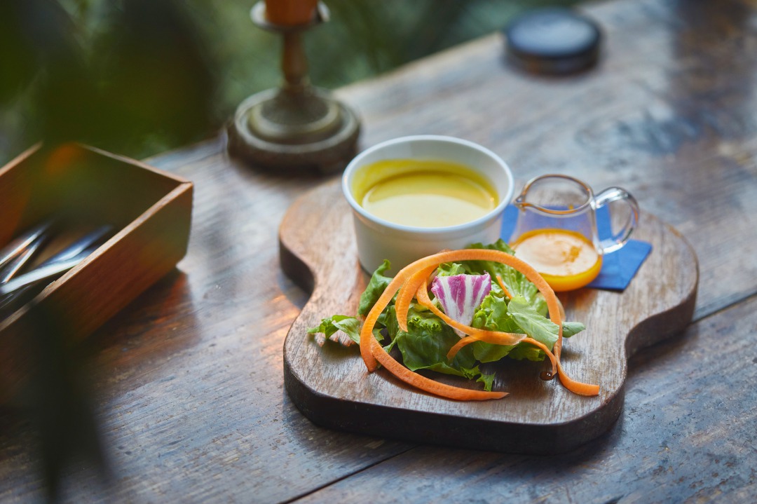 サラダとスープのセット480円(フードメニュー注文時のオプション)