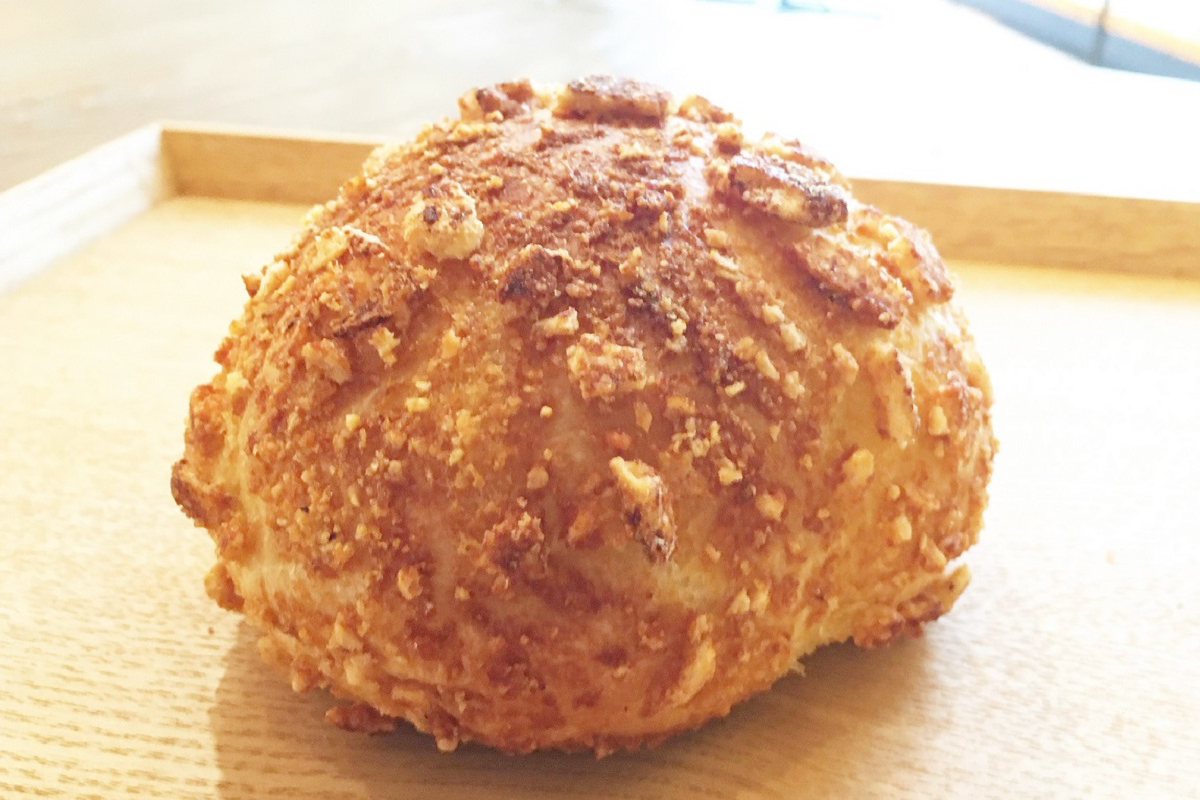 めんべいカレーパン 1個250円