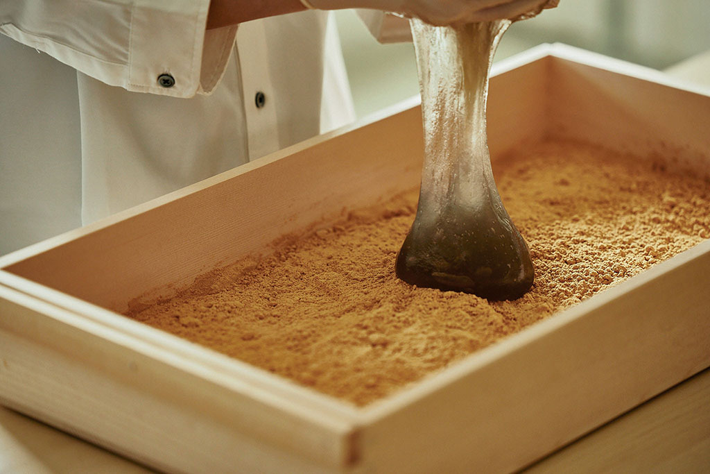 京都・祇園にわらび餅専門店「きなこととろり」がオープン!したたり落ちるような柔らかさって!?