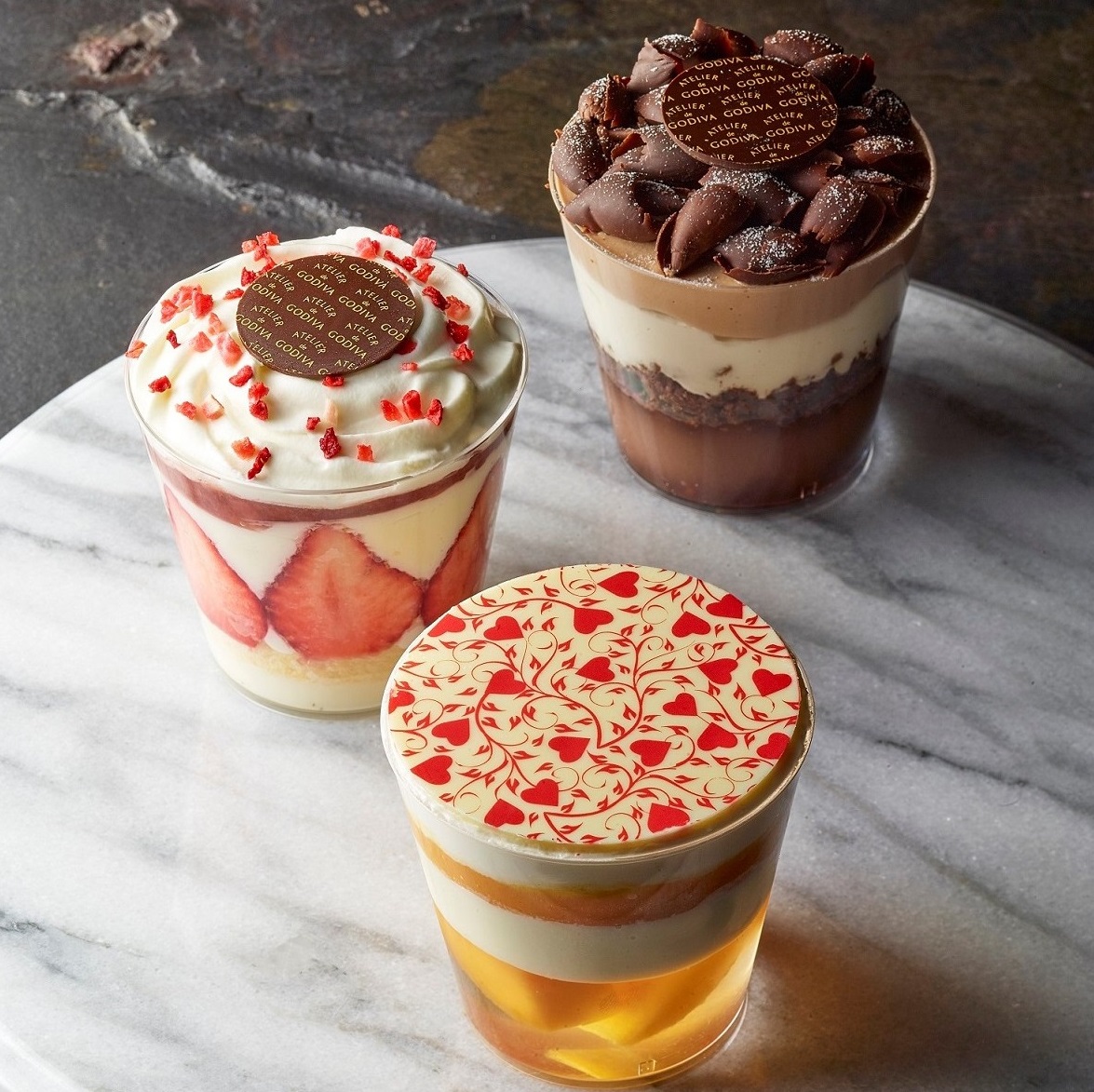 アトリエ ドゥ ゴディバ「アトリエ パルフェ アンポルテ」（マンゴー・ストロベリー・ショコラ）各897円