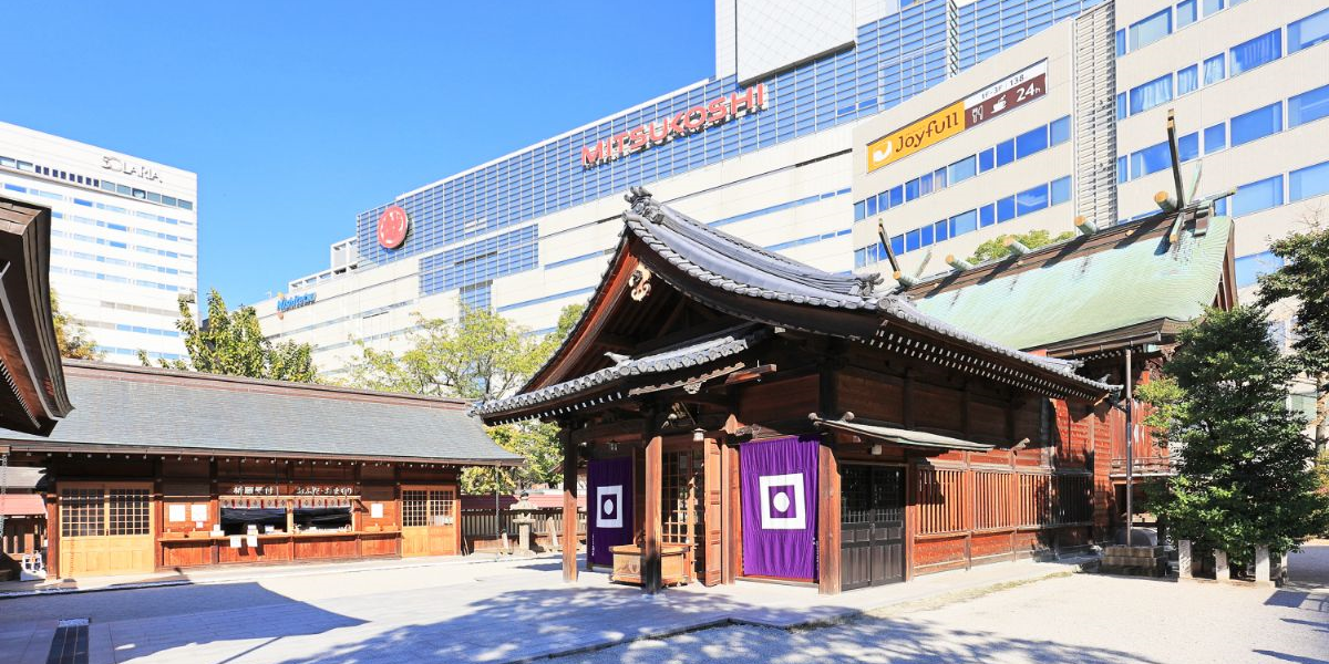 福岡・天神のど真ん中「警固神社」で厄除け、必勝、合格祈願！