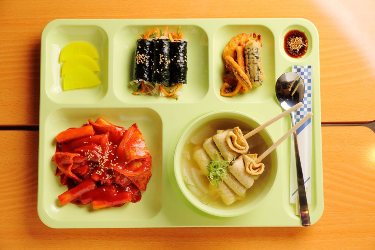 大阪・鶴橋の韓国カフェ&食堂「デチョルはペゴパ学校」で、韓国の学校にプチトリップ！