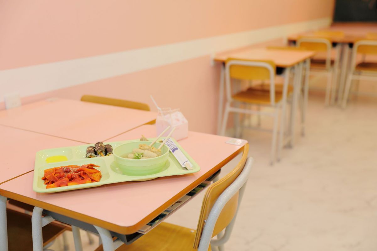 大阪・鶴橋の韓国カフェ&食堂「デチョルはペゴパ学校」で、韓国の学校にプチトリップ!