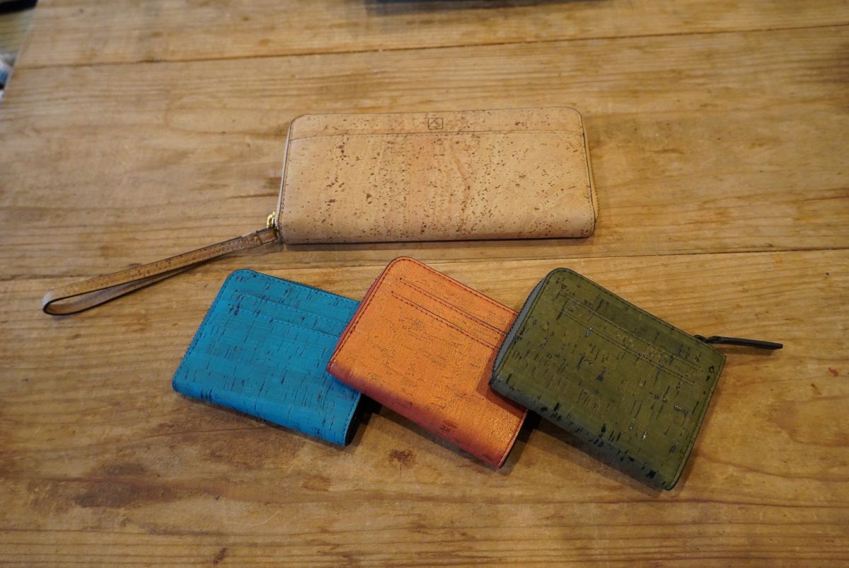ウォレット（小）1万450円、（大）1万8920円