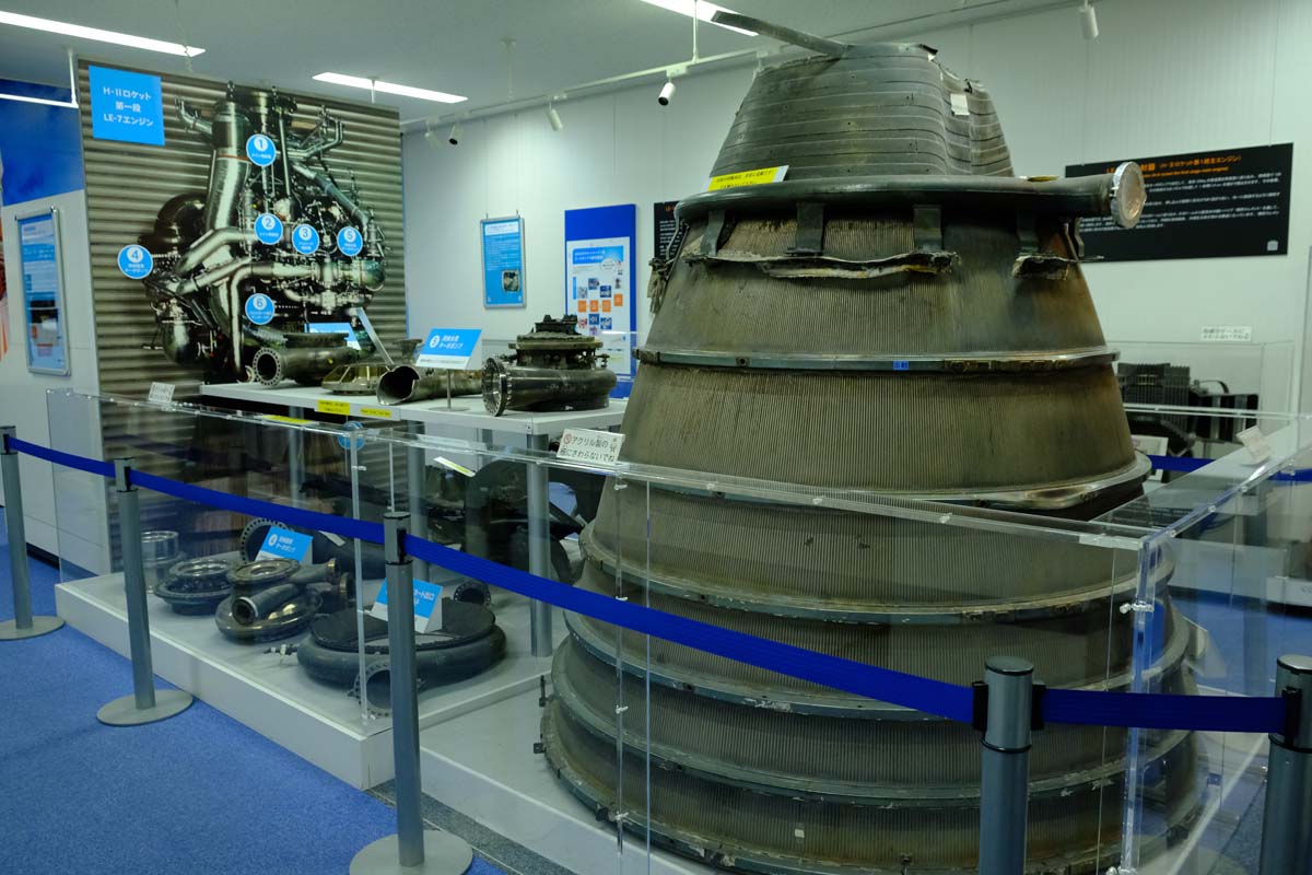 海底から回収された実物のエンジン