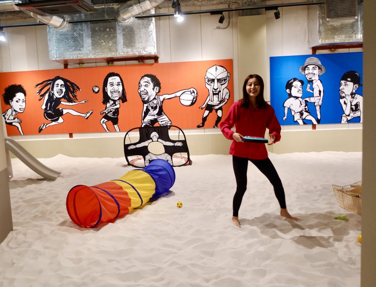 入場料は子ども（幼稚園児くらいまで）30分400円。保護者（大人）は600円（時間制限なし）で、平日は無料に