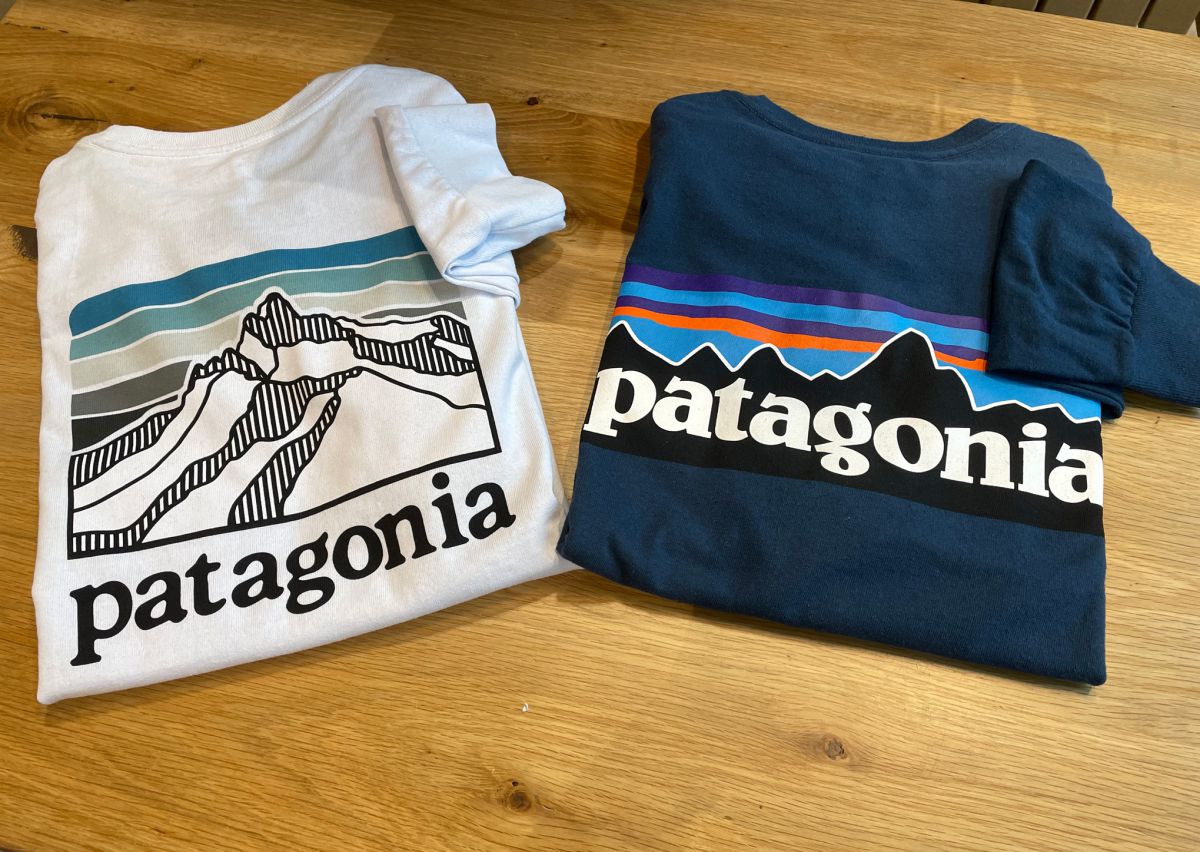 パタゴニアロゴの「ロングスリーブTシャツ」各$45