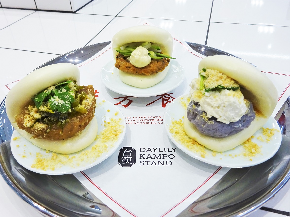 ヴィーガンBAO （左から）台湾角煮風、ハンバーガー風、タロイモクリーム　各520円