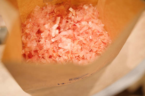 お持ち帰り用かつお節300円