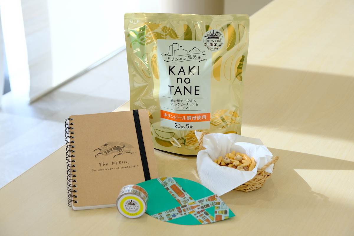 柿の種チーズ味3種セレクトミックス　650円（20g×5袋）、聖獣麒麟リングノート　550円、マスキングテープ　470円