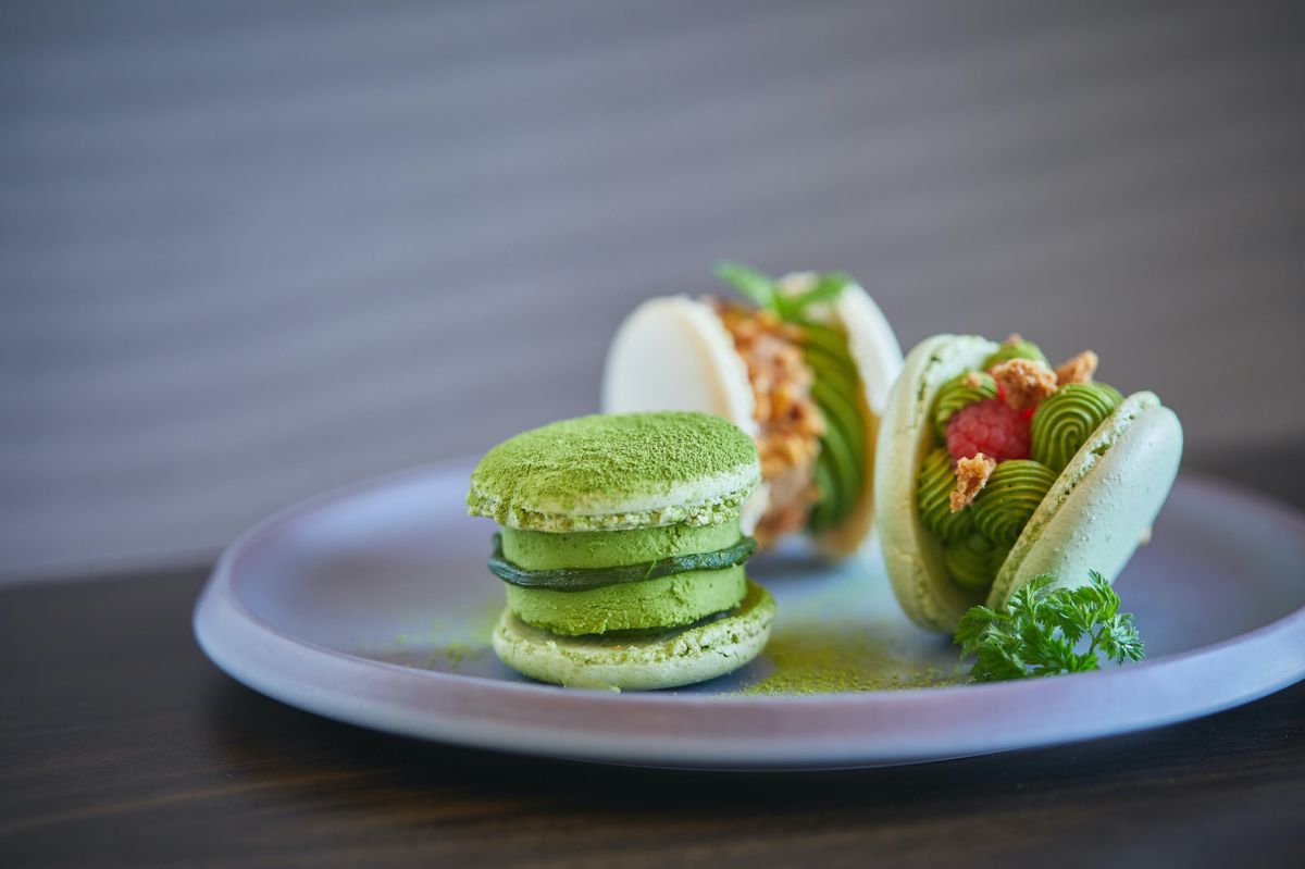 手前から「CHAKARO ティラミス」506円、右「ラズベリータルト418円」、奥「キャラメルアーモンド」462円