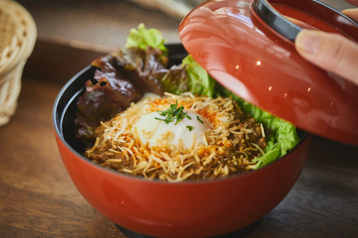 温玉のせキーマカレー丼 680円