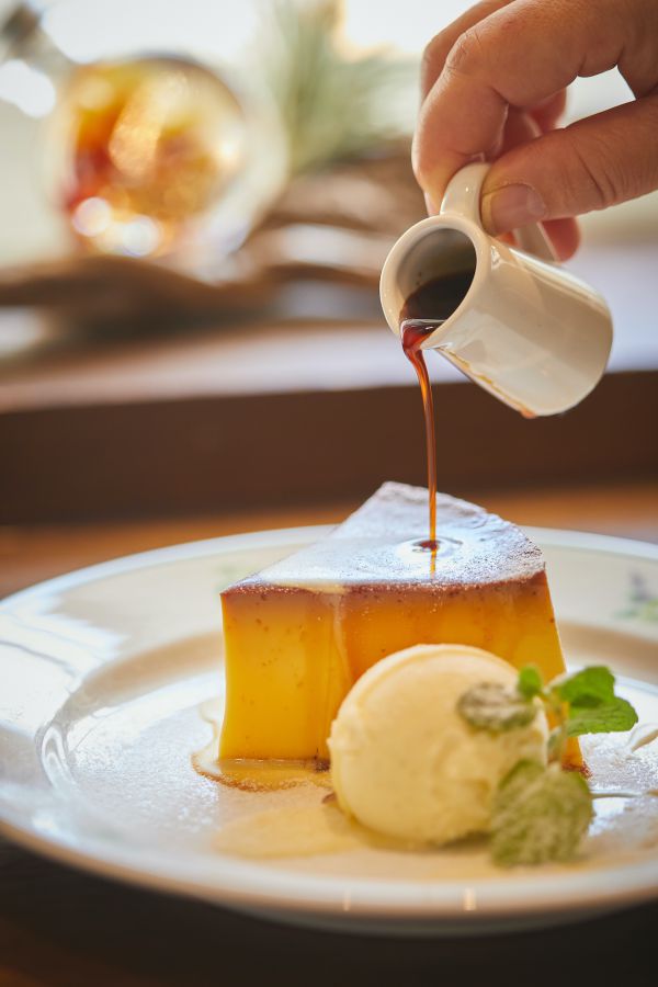 昔ながらのプリン バニラアイス添え 550円
