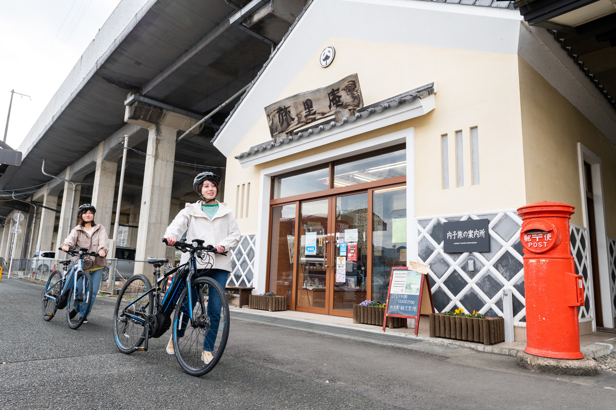 内子駅観光案内所「旅里庵」