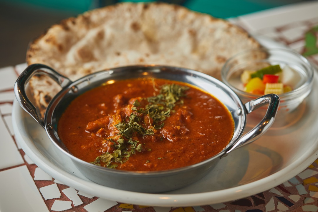 チャパティで食べるカンテのカレー・ビーフカレー 1080円 チャパティ追加+200円、カレールー追加+400円