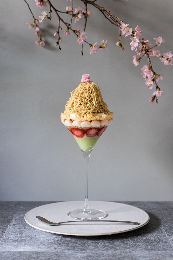 和栗と季節の果物パフェ」2750円（フルーツは季節で変わります）