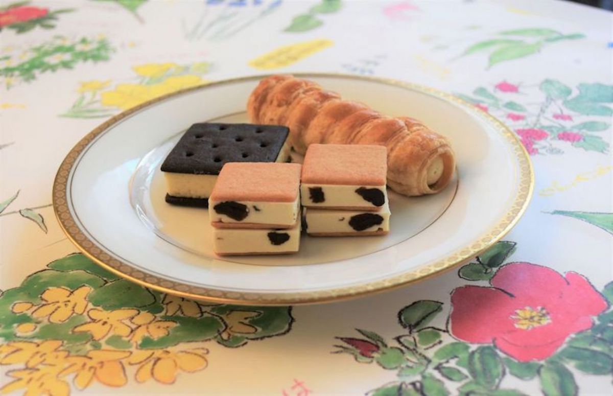 手前から時計回りに「マルセイアイスサンド」230円、「雪こんチーズ」230円、「サクサクパイ」200円