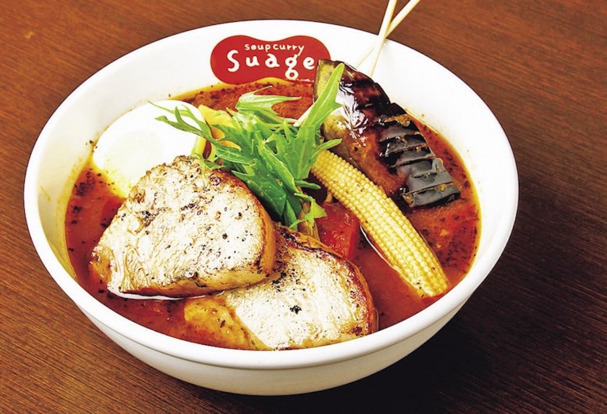 「ラベンダーポークの炙り角煮カレー」1350円※辛さは1～6番は無料、7～10番は+100円