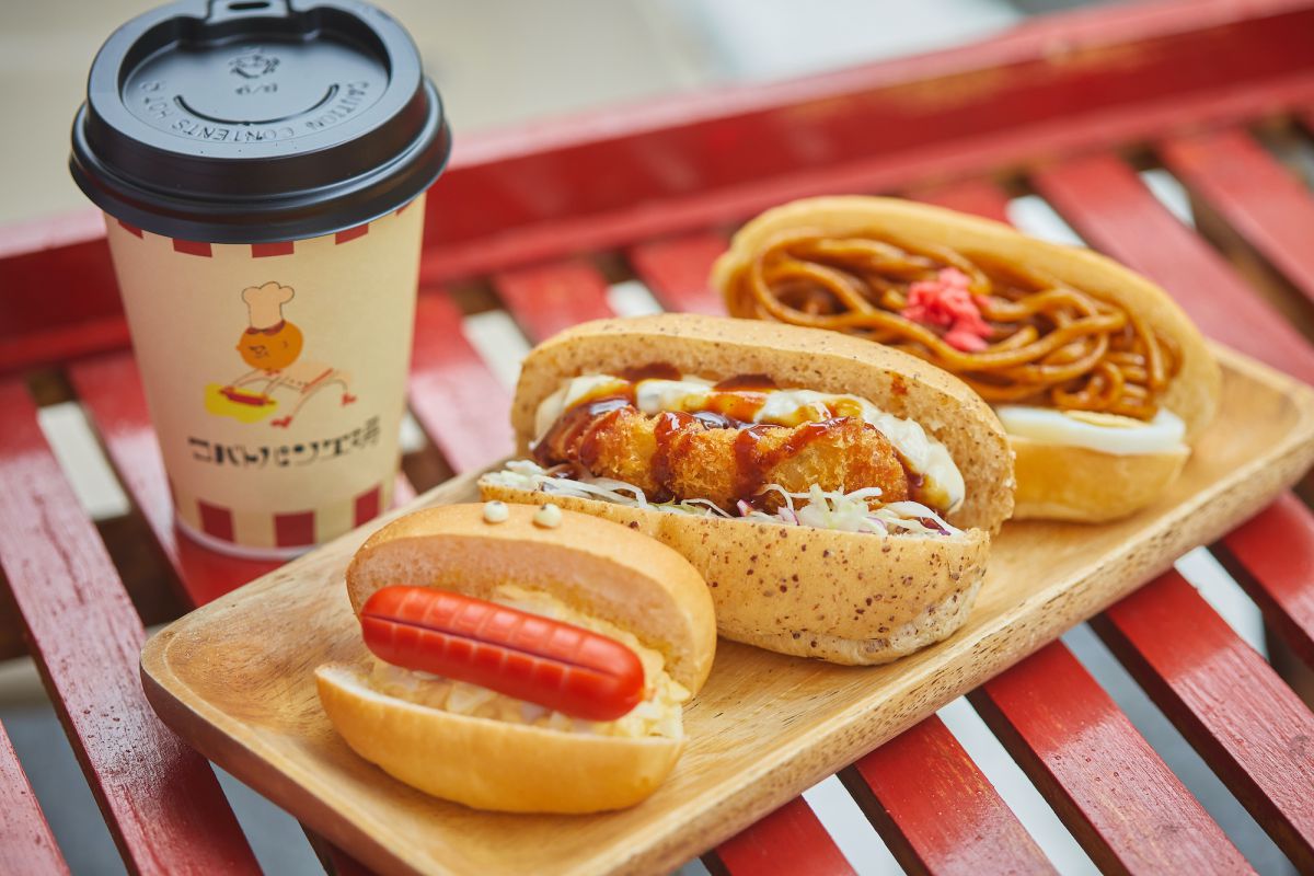 右から「たまご焼きそば（小）」194円、「白身タルタル（小）」205円、「タマ助（1サイズ）」194円