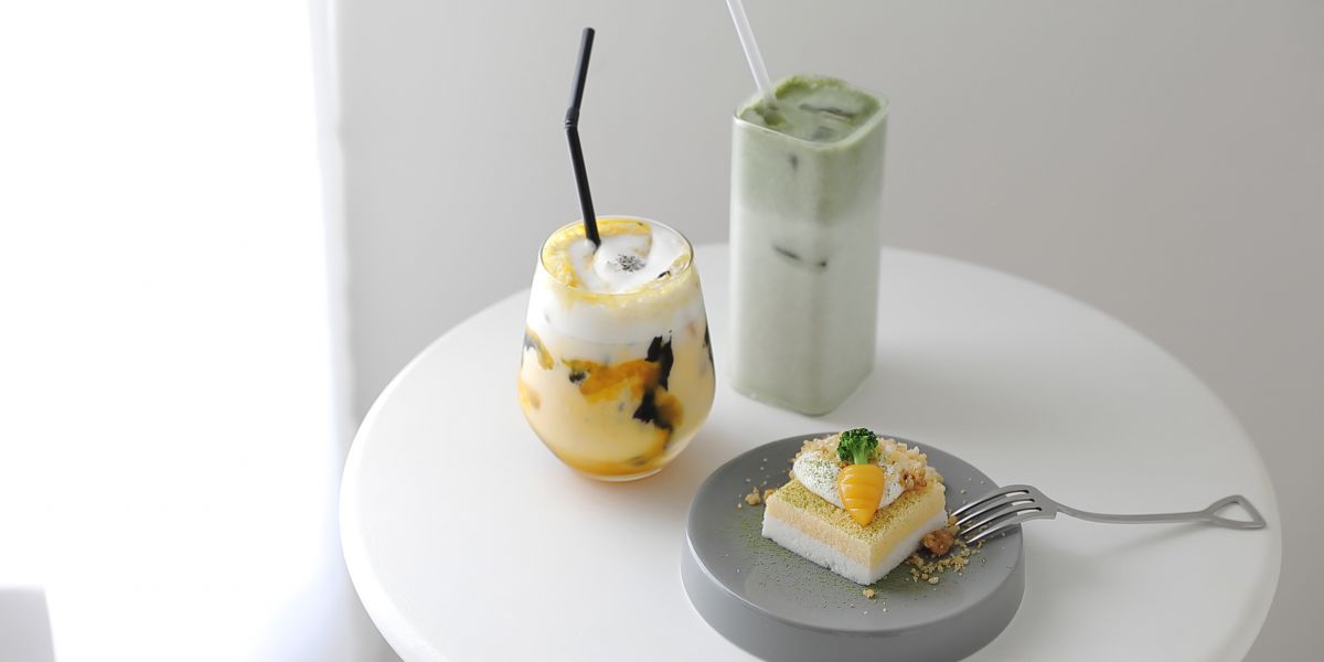 （手前）「にんじんソルギ」650円、（左）「カボチャ黒ゴマラテ」650 円、（奥）「ヨモギミスカルラテ」650円