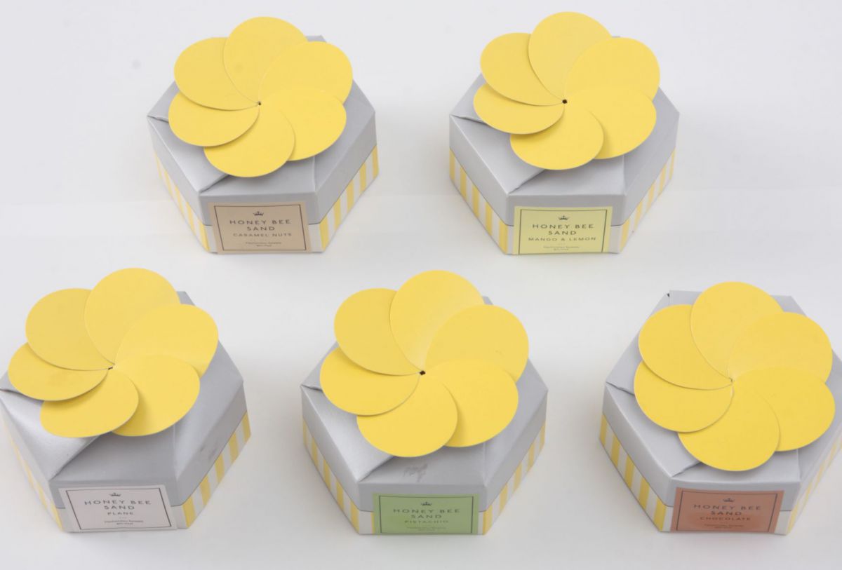 新大阪駅でワンランク上のばらまきみやげを。「HACHIMITHU SWEETS en-nui」のはちみつスイーツ