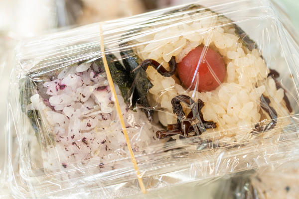 二色おにぎり1パック230円