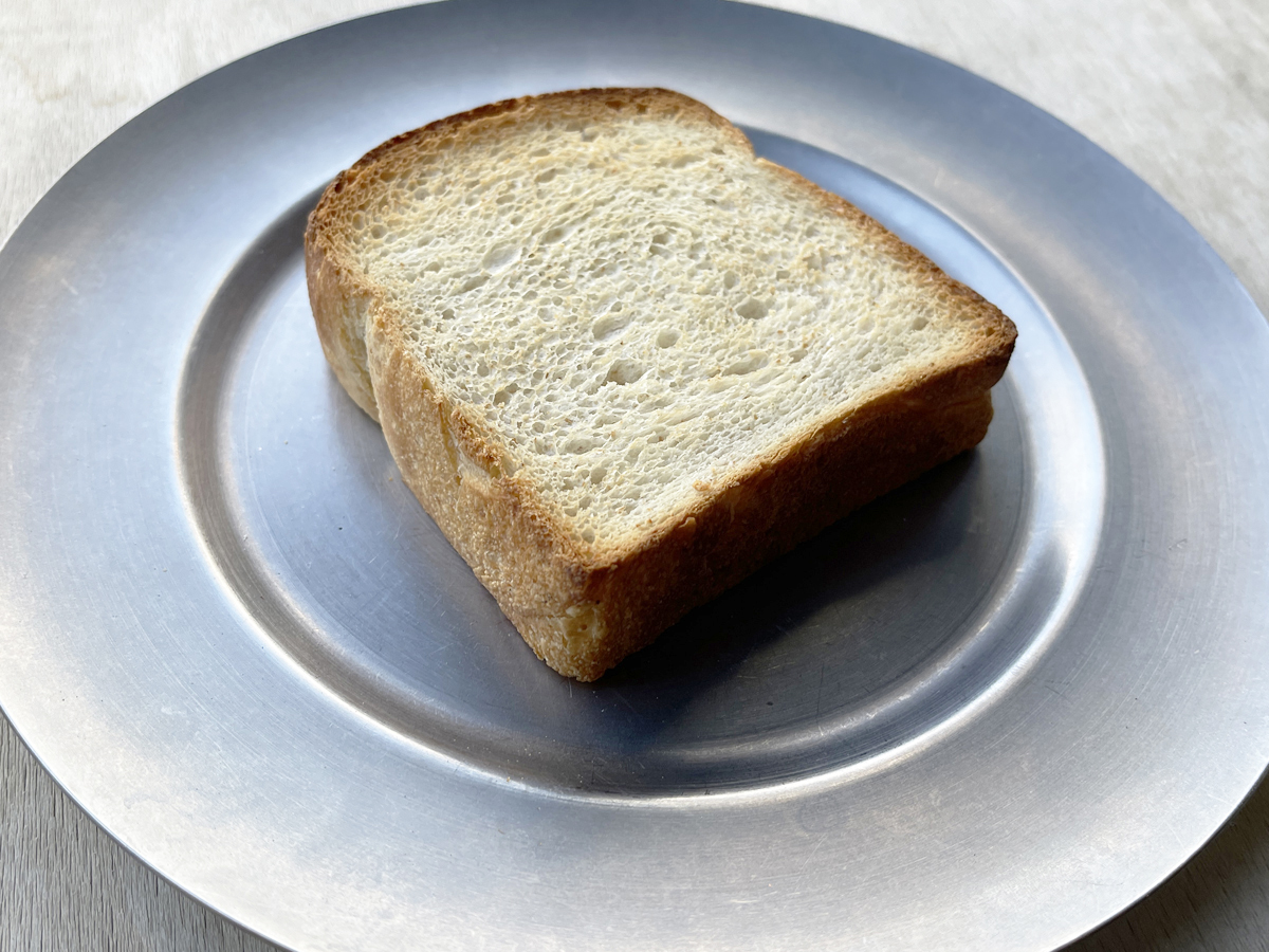 「食パン」640円・ハーフサイズ 320円